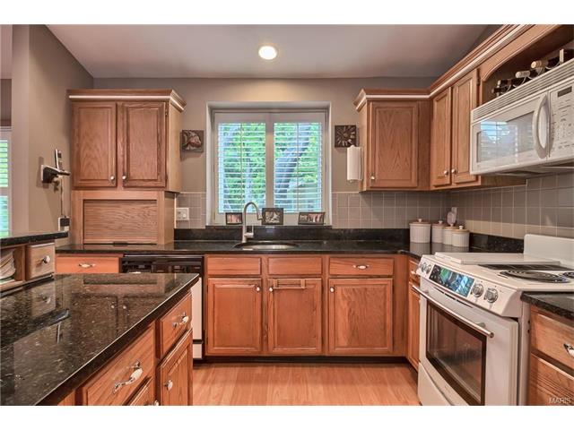 2406 Forest Leaf Pkwy, Ballwin, MO 63011 photo 17