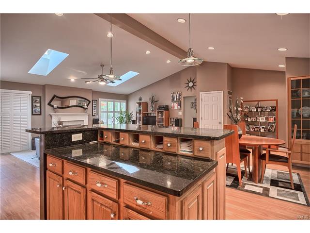 2406 Forest Leaf Pkwy, Ballwin, MO 63011 photo 16