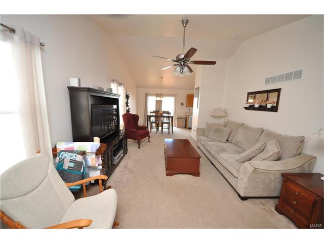 222 Tyndale Dr, O'fallon, MO 63366 photo 4
