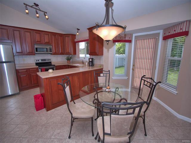 1745 Forest Trace Dr, O'fallon, MO 63368 photo 9