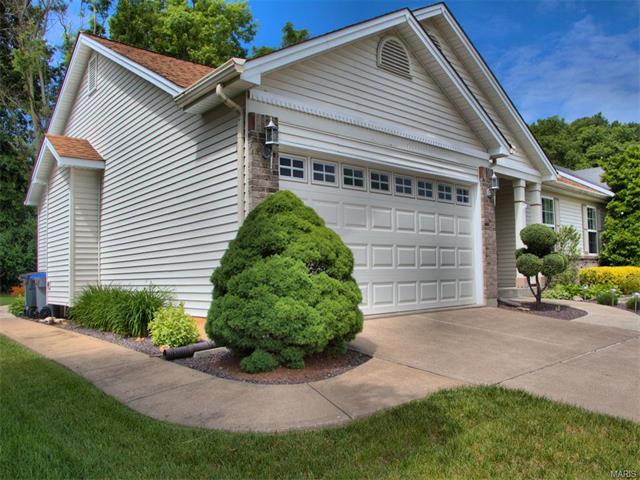 1745 Forest Trace Dr, O'fallon, MO 63368 photo 2