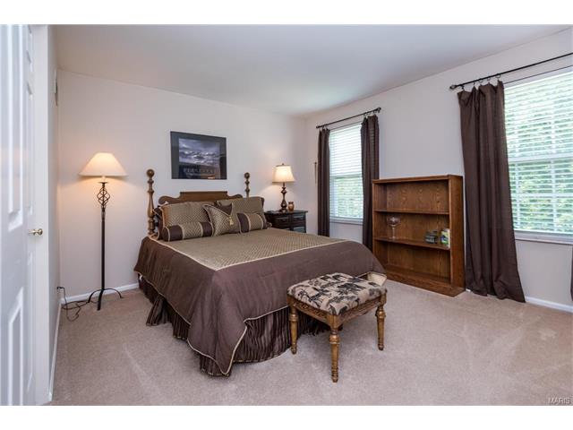 926 Hannafield Ct, Ballwin, MO 63021 photo 25