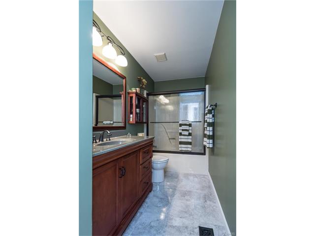 926 Hannafield Ct, Ballwin, MO 63021 photo 28