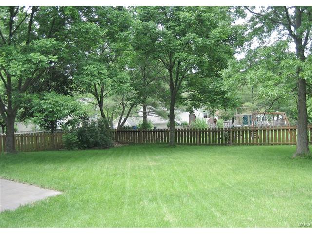 661 Showplace Ct, Ballwin, MO 63021 photo 32