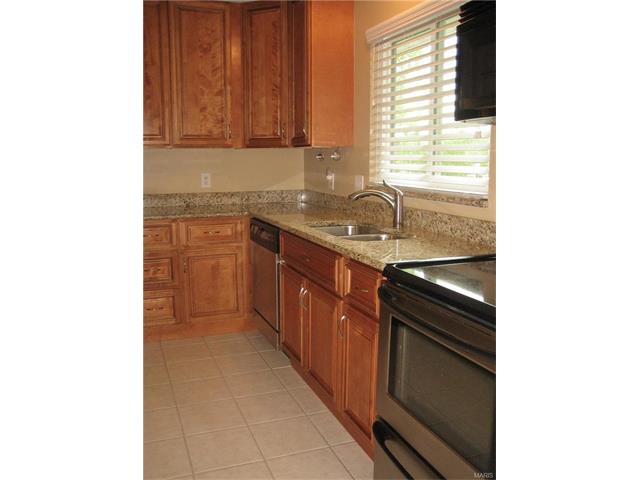 661 Showplace Ct, Ballwin, MO 63021 photo 5