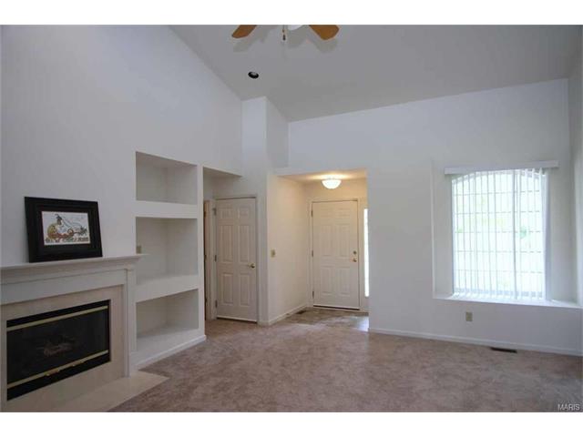 623 Hawk Run Dr, O'fallon, MO 63368 photo 3