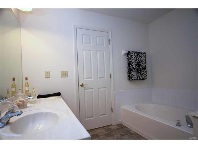 623 Hawk Run Dr, O'fallon, MO 63368 photo 20