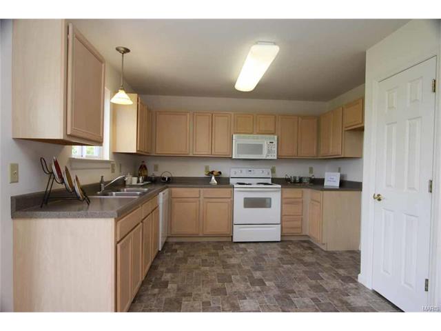 623 Hawk Run Dr, O'fallon, MO 63368 photo 10