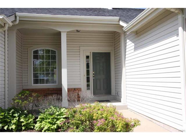 623 Hawk Run Dr, O'fallon, MO 63368 photo 2