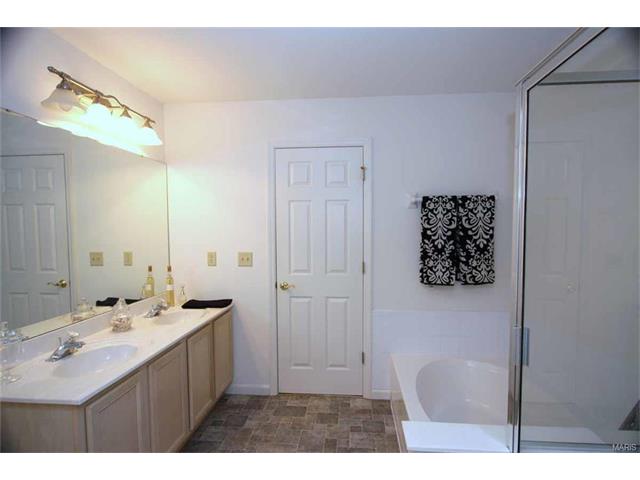 623 Hawk Run Dr, O'fallon, MO 63368 photo 22