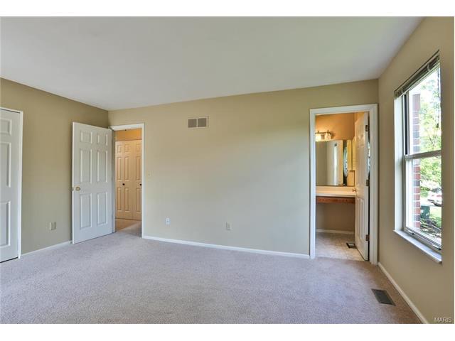 160 Kehrs Mill Bend Dr, Ballwin, MO 63011 photo 10