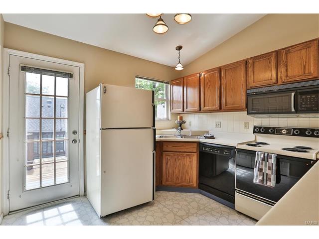 160 Kehrs Mill Bend Dr, Ballwin, MO 63011 photo 7
