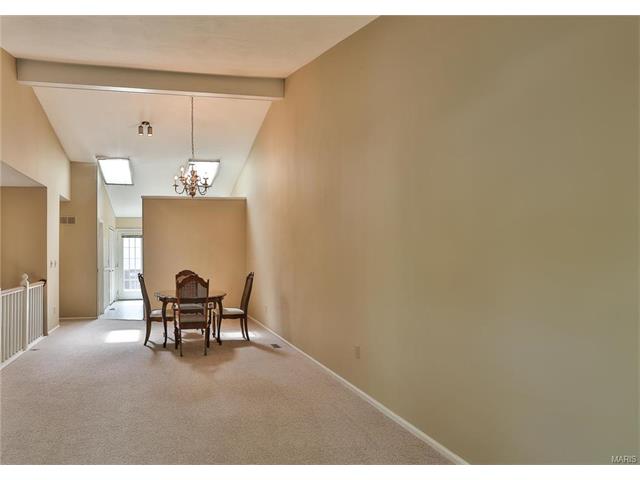160 Kehrs Mill Bend Dr, Ballwin, MO 63011 photo 3