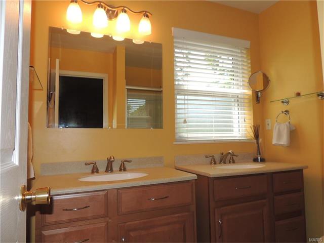 1284 Cottagemill Dr, Ballwin, MO 63021 photo 14