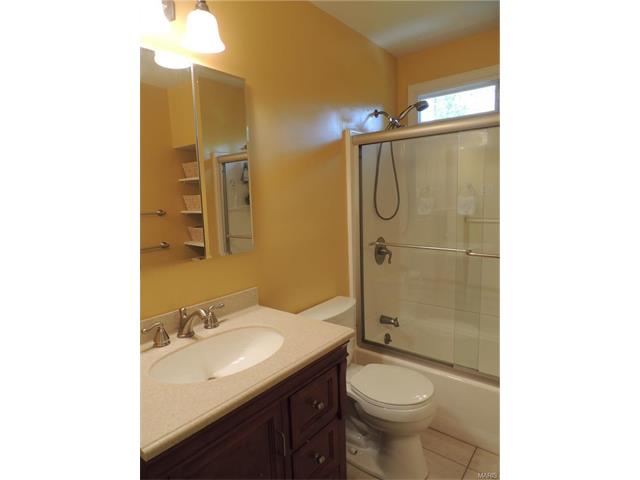 1284 Cottagemill Dr, Ballwin, MO 63021 photo 12