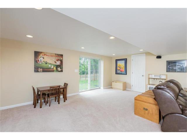 902 Pontoison, Ballwin, MO 63021 photo 40