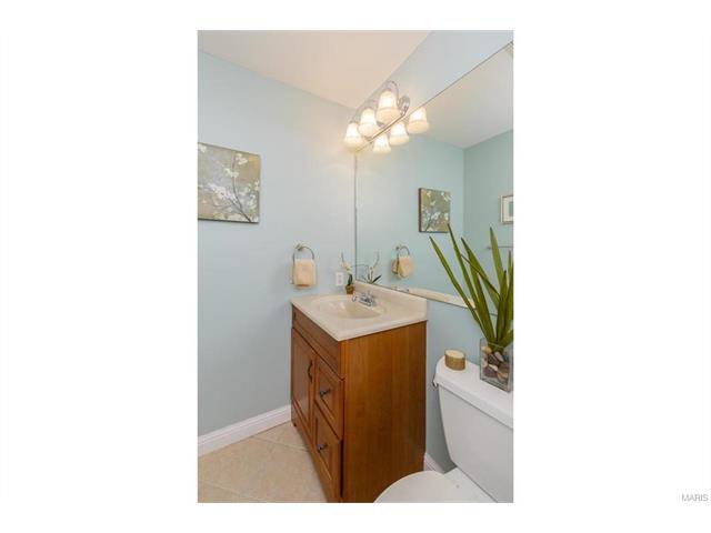 902 Pontoison, Ballwin, MO 63021 photo 25