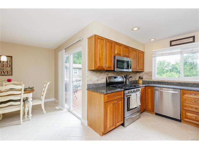 902 Pontoison, Ballwin, MO 63021 photo 15