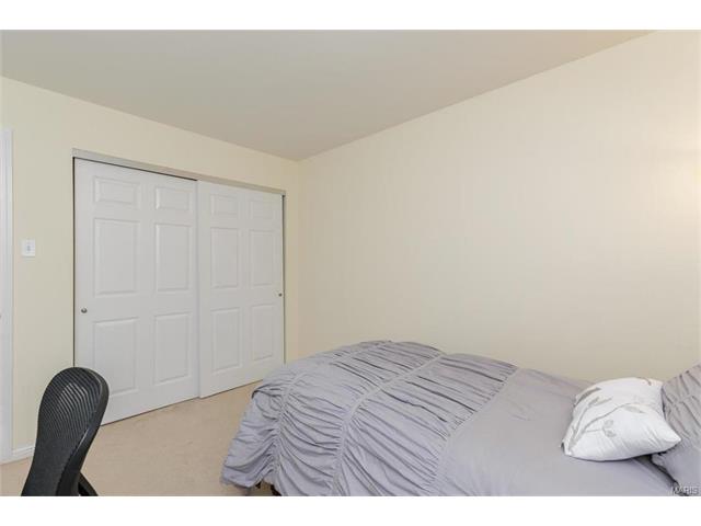 902 Pontoison, Ballwin, MO 63021 photo 37