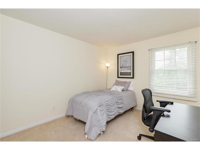 902 Pontoison, Ballwin, MO 63021 photo 36