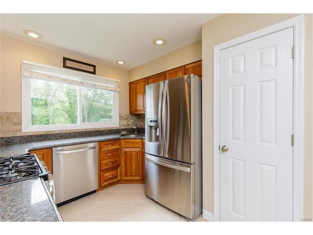 902 Pontoison, Ballwin, MO 63021 photo 16