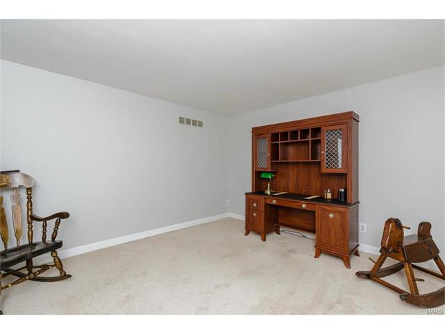 902 Pontoison, Ballwin, MO 63021 photo 3