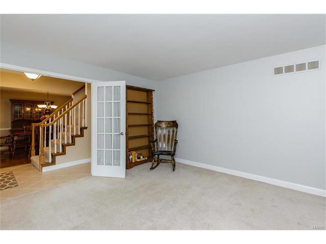 902 Pontoison, Ballwin, MO 63021 photo 4