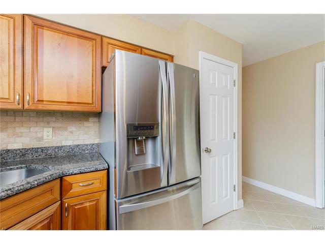 902 Pontoison, Ballwin, MO 63021 photo 17
