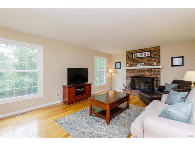 902 Pontoison, Ballwin, MO 63021 photo 11