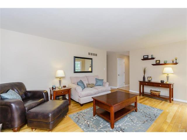902 Pontoison, Ballwin, MO 63021 photo 13