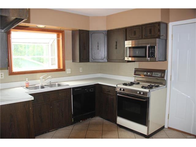 300 Croydon Ln, Ballwin, MO 63021 photo 4