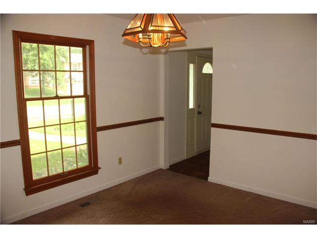 300 Croydon Ln, Ballwin, MO 63021 photo 3