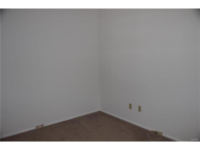 300 Croydon Ln, Ballwin, MO 63021 photo 15
