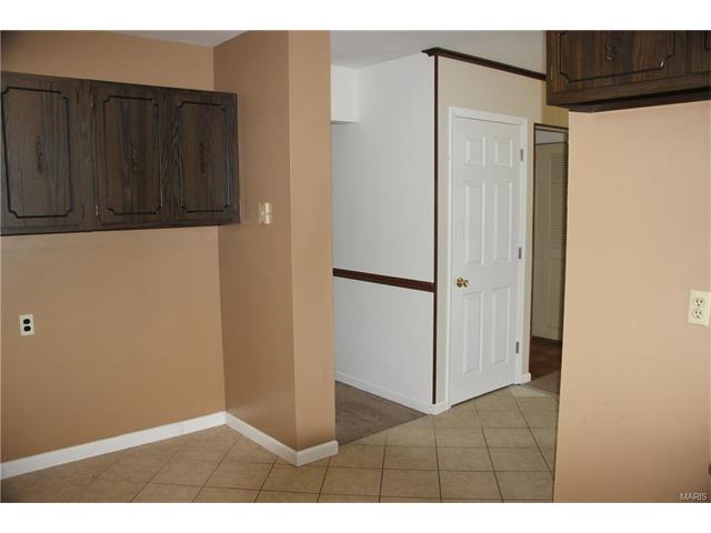 300 Croydon Ln, Ballwin, MO 63021 photo 5