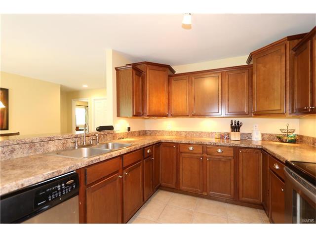 402 Coventry Ln, Ballwin, MO 63021 photo 8