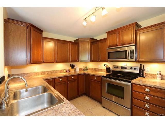 402 Coventry Ln, Ballwin, MO 63021 photo 9
