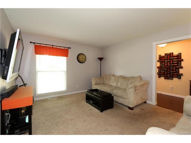 402 Coventry Ln, Ballwin, MO 63021 photo 3