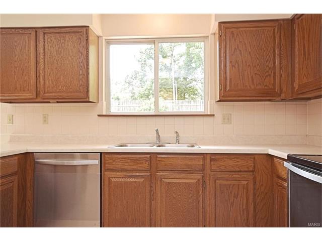 360 Fox Den, Ballwin, MO 63021 photo 3
