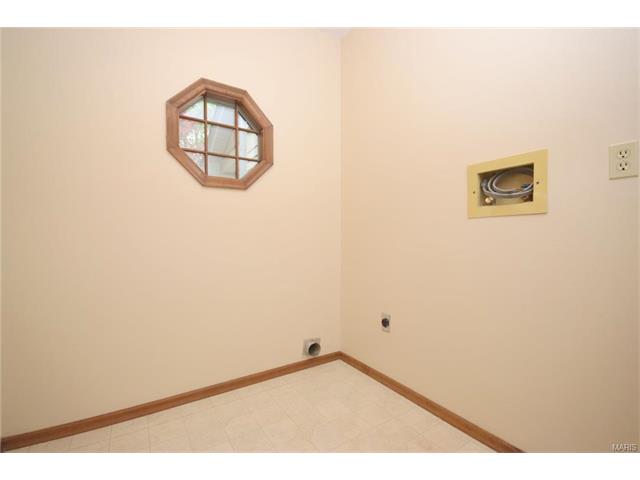 360 Fox Den, Ballwin, MO 63021 photo 8