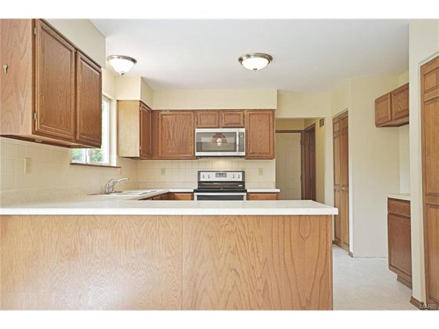 360 Fox Den, Ballwin, MO 63021 photo 4