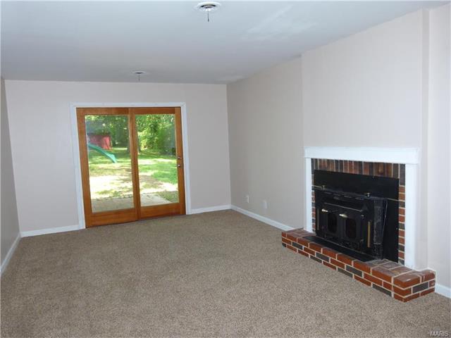 225 Saint Marys Dr, Ballwin, MO 63021 photo 3