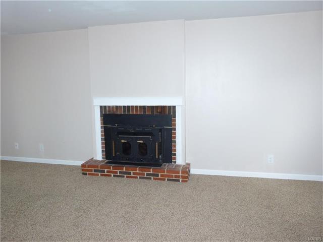 225 Saint Marys Dr, Ballwin, MO 63021 photo 4