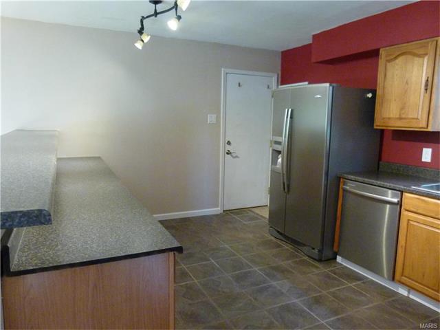 225 Saint Marys Dr, Ballwin, MO 63021 photo 8