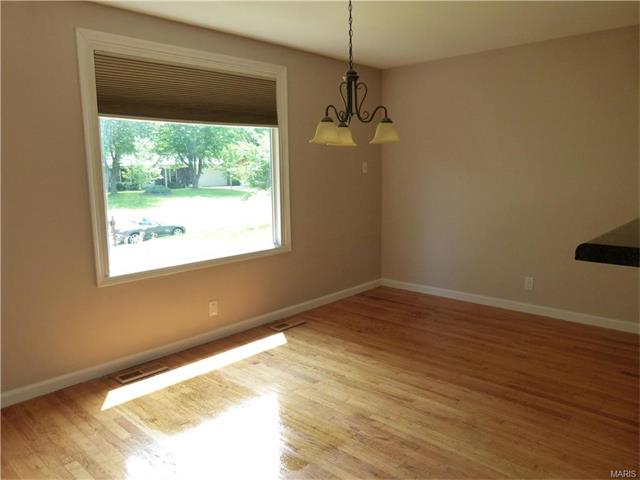 225 Saint Marys Dr, Ballwin, MO 63021 photo 5