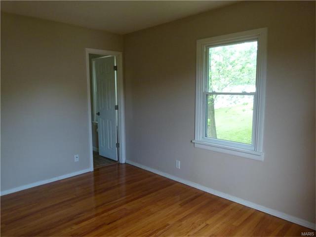 225 Saint Marys Dr, Ballwin, MO 63021 photo 9