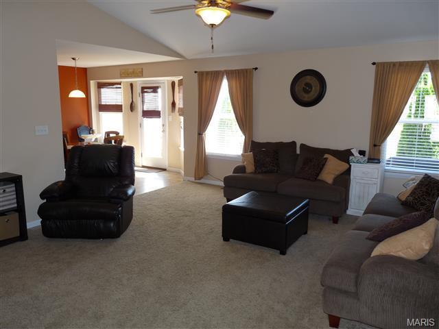 91 Tisbury Ct, O'fallon, MO 63366 photo 2