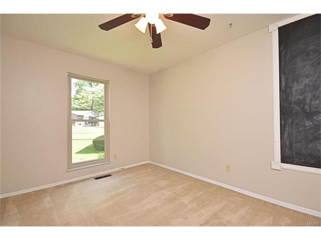 911 Kammerly Ter, Ballwin, MO 63021 photo 16