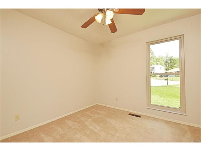 911 Kammerly Ter, Ballwin, MO 63021 photo 17