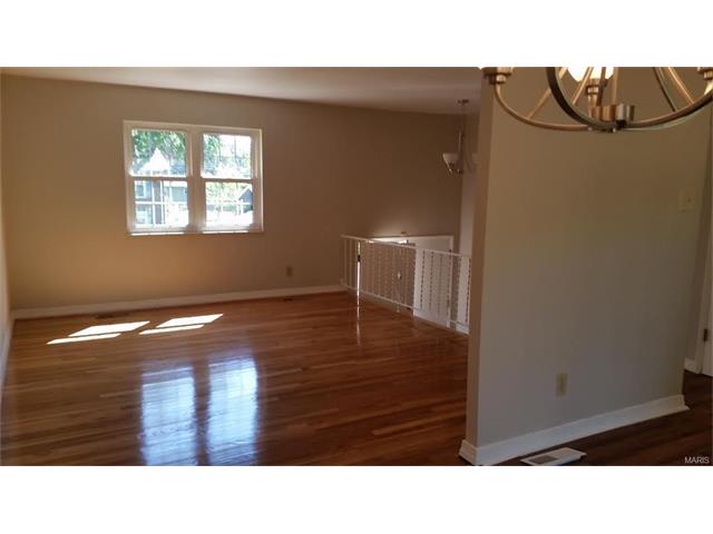 891 Torino Dr, Ballwin, MO 63021 photo 2