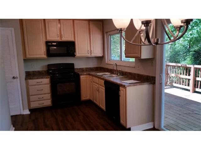 891 Torino Dr, Ballwin, MO 63021 photo 4